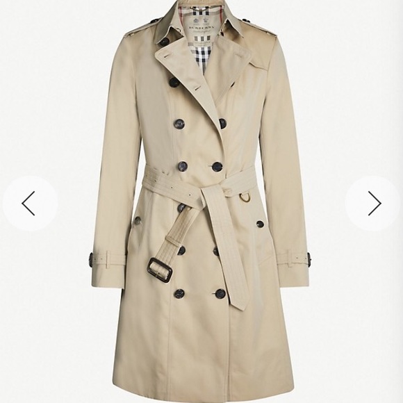 Gorgeous Burberry Coat Almost New - Picture 1 of 8